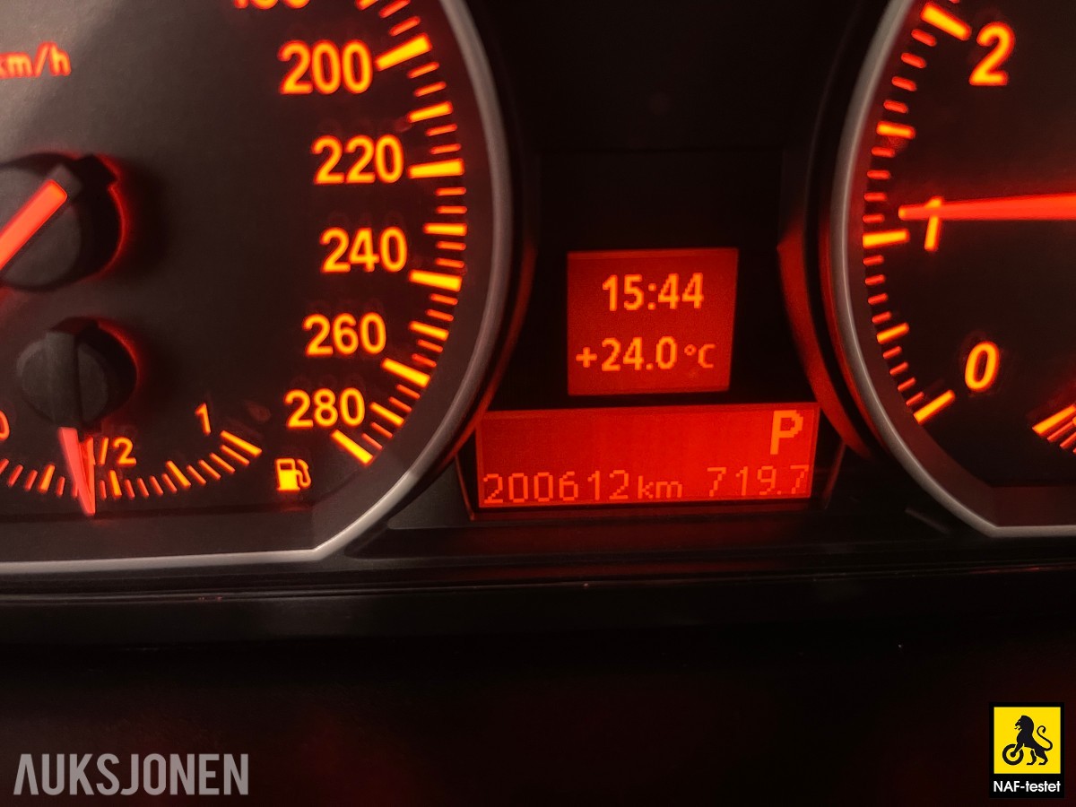 2011 BMW 1-serie 135I 305 HK AUT M-SPORT CRUISE TAKLUKE SPORTSUNDERSTELL
