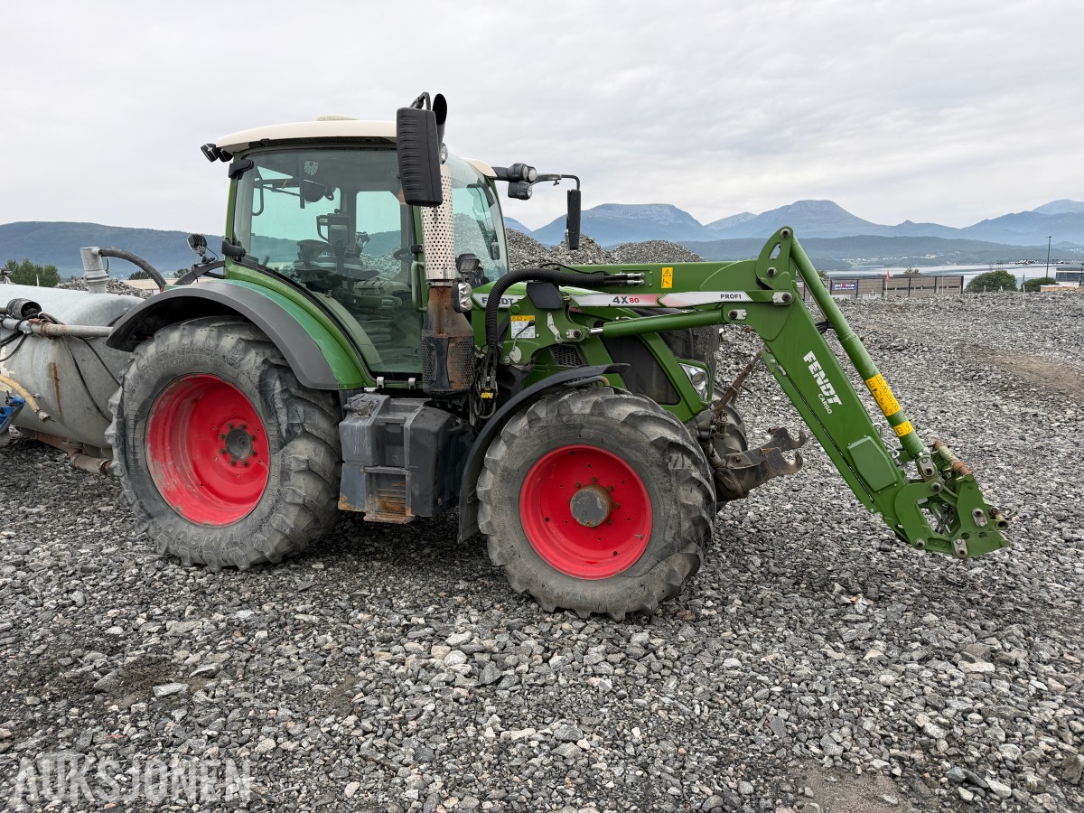 2016 Fendt 513 Vario traktor med frontlaster 