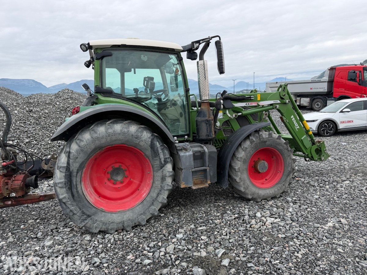 2016 Fendt 513 Vario traktor med frontlaster 