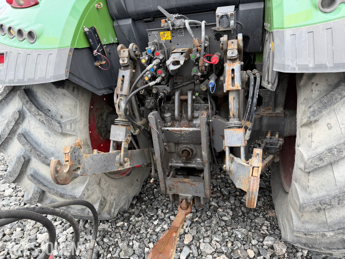 2016 Fendt 513 Vario traktor med frontlaster 