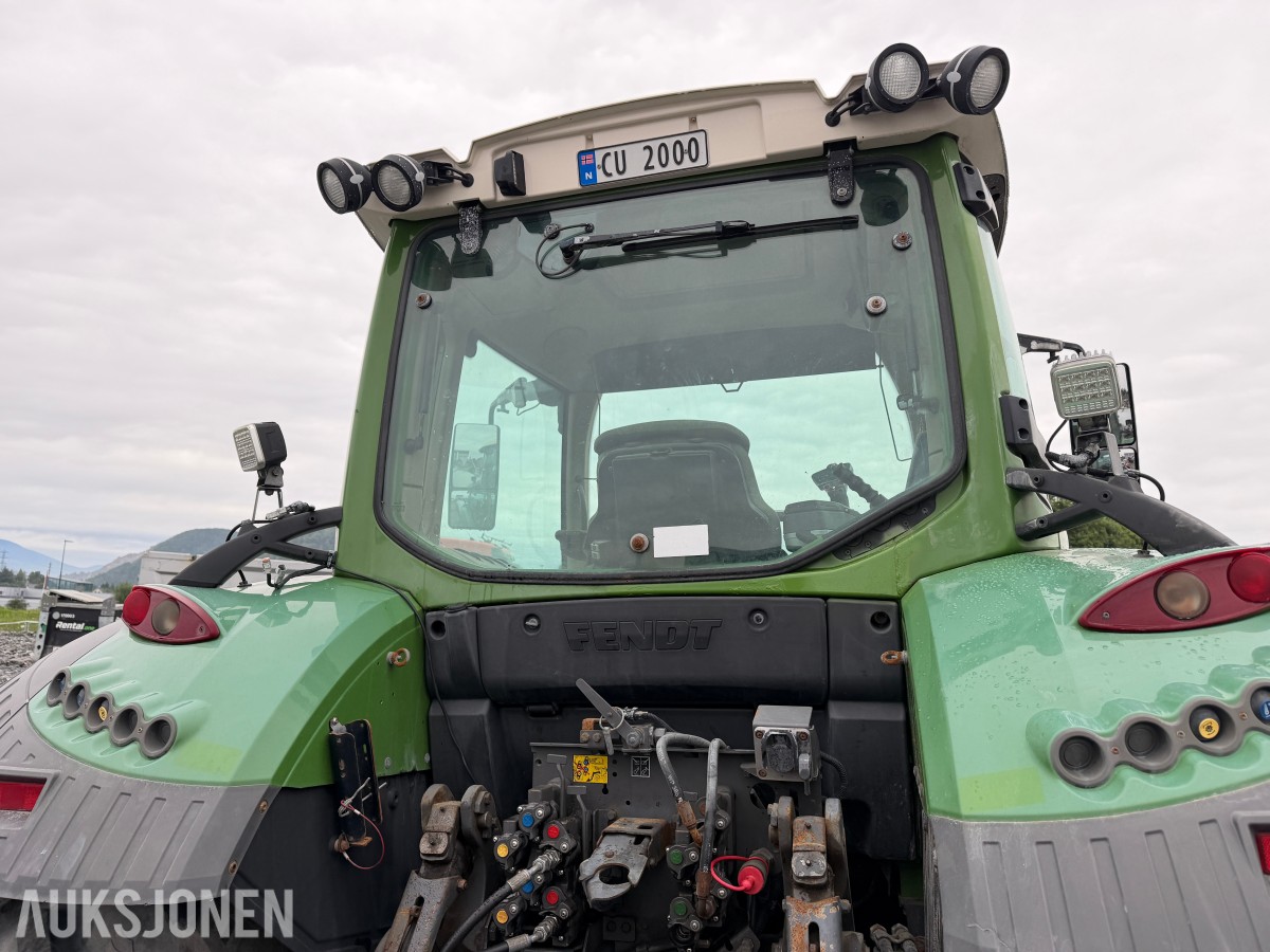 2016 Fendt 513 Vario traktor med frontlaster 