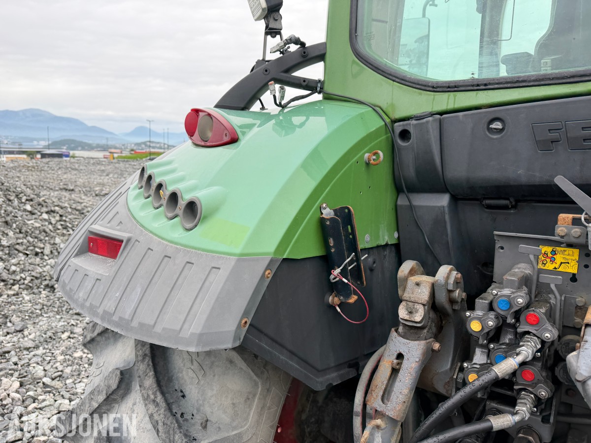 2016 Fendt 513 Vario traktor med frontlaster 