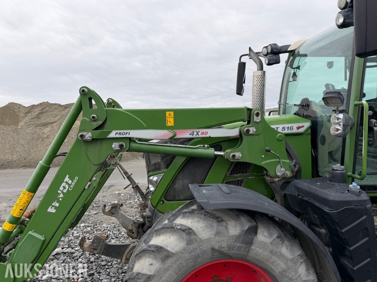 2016 Fendt 513 Vario traktor med frontlaster 