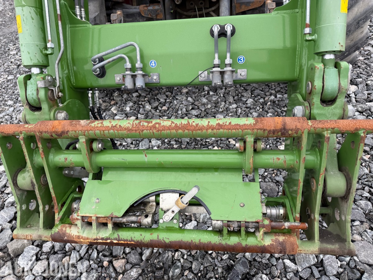 2016 Fendt 513 Vario traktor med frontlaster 