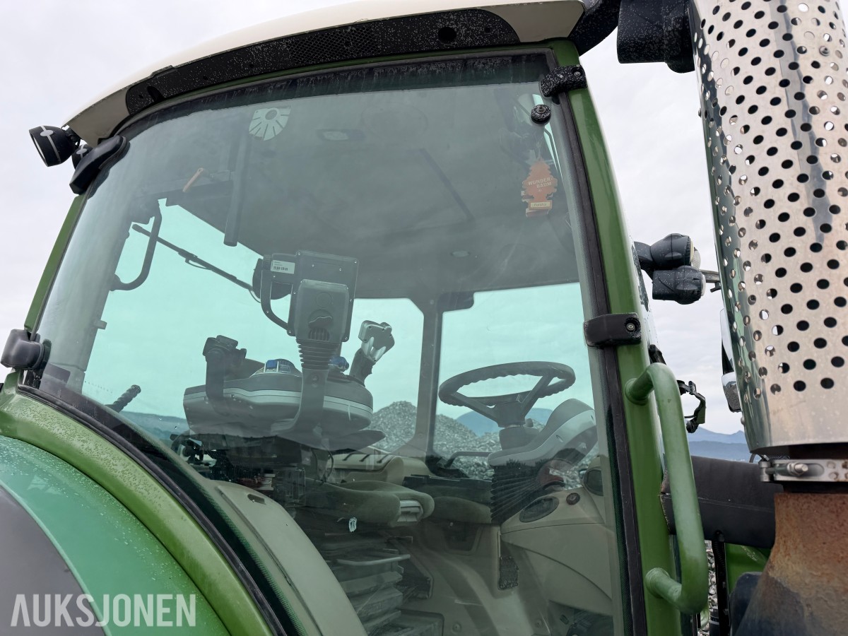 2016 Fendt 513 Vario traktor med frontlaster 