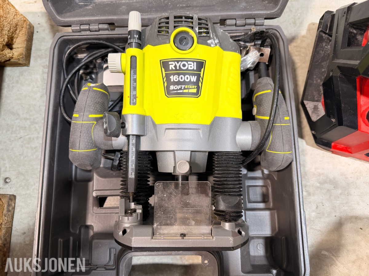 Parti med verktøy og tilbehør - Milwaukee, Ryobi og Skilsaw
