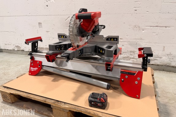 2023 Milwaukee M18 FUEL M18 FMS190 kapp- og gjærsag med MSL 2000 sagbord og 5,0 Ah batteri