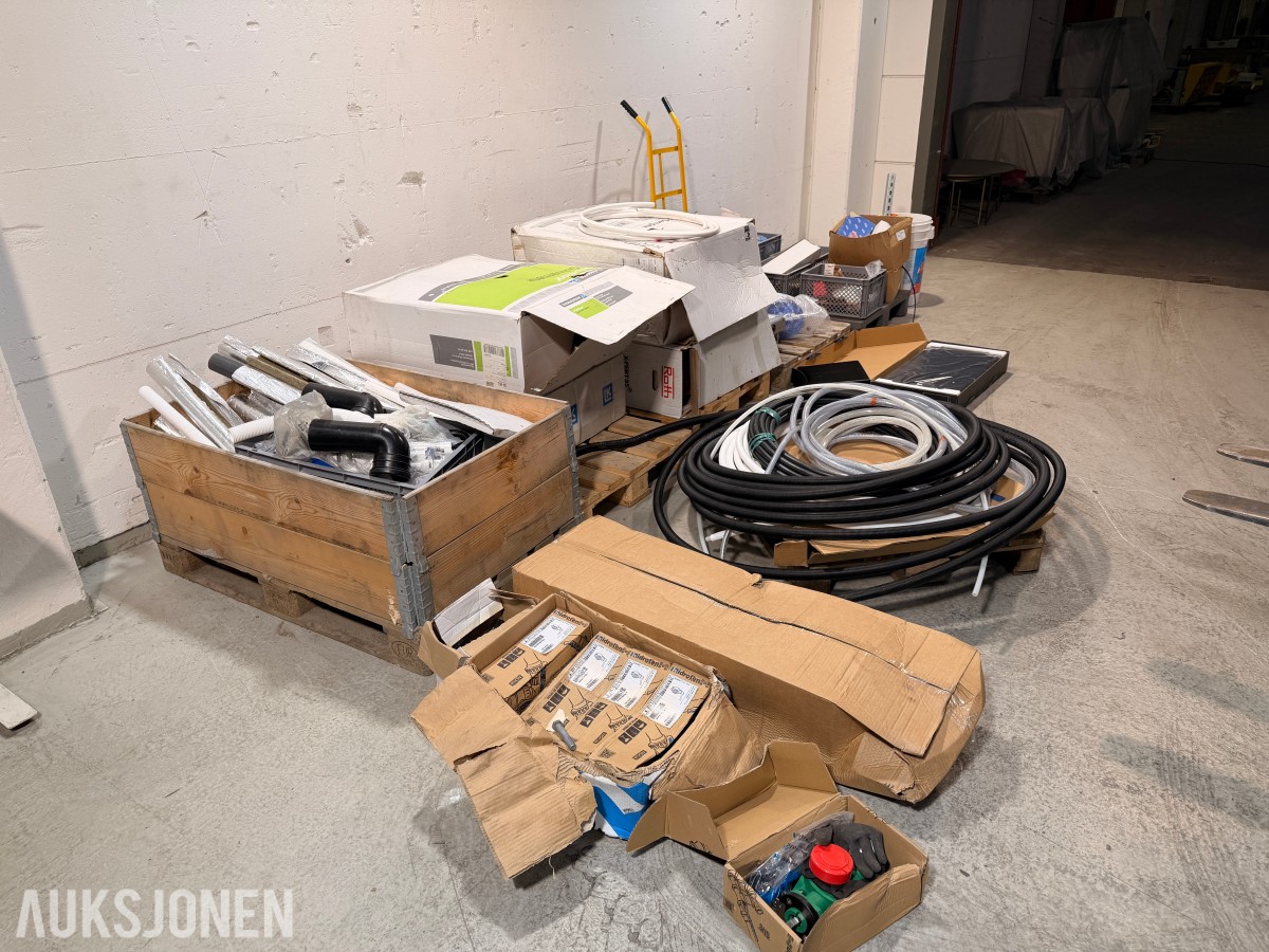 Parti med VVS- og installasjonsmateriell