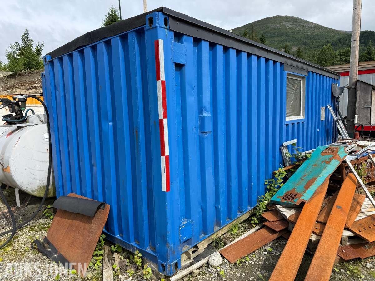 2015 Container med høytrykkvasker Div innventar