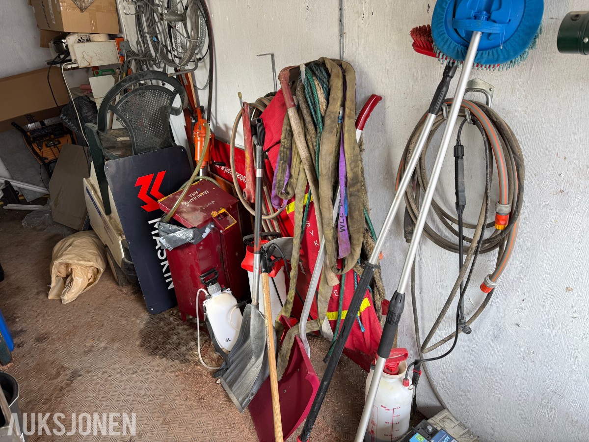 2015 Container med høytrykkvasker Div innventar