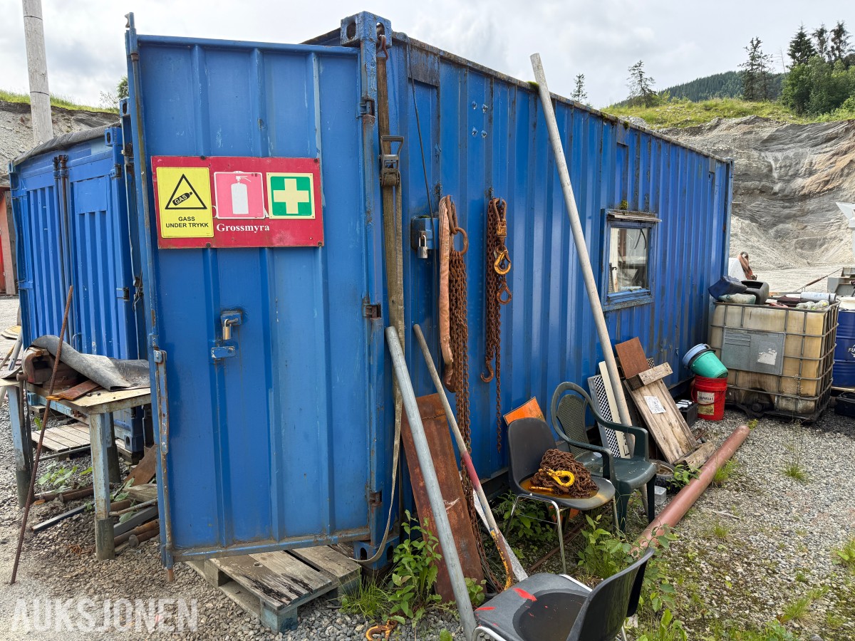 2015 Verkstedcontainer m/verktøy, sveiseapparat +++ Diverse innhold.