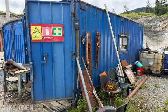 2015 Verkstedcontainer m/verktøy, sveiseapparat +++ Diverse innhold.