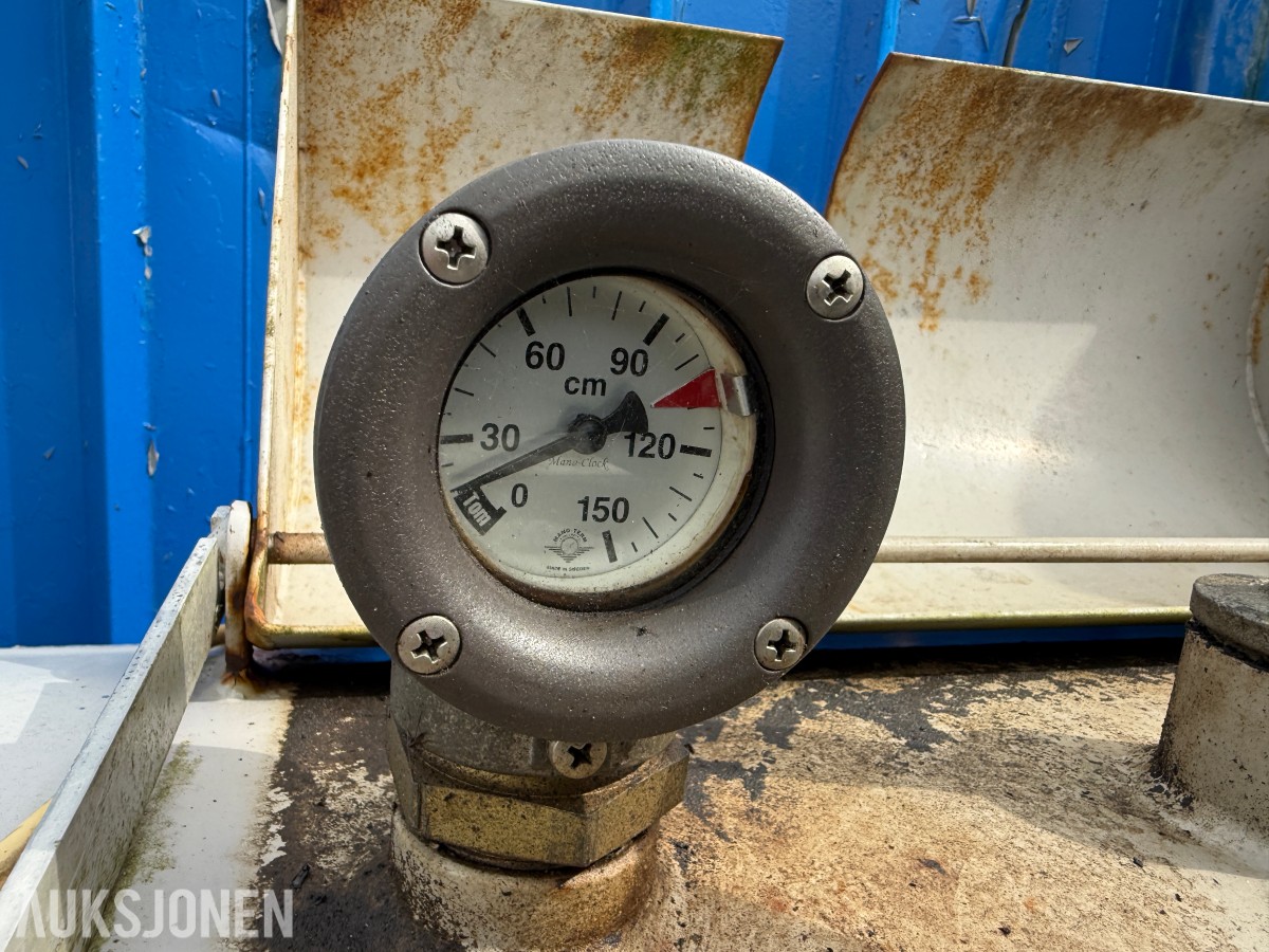 Dieseltank 1500 liter m/ telleverk og pumpe