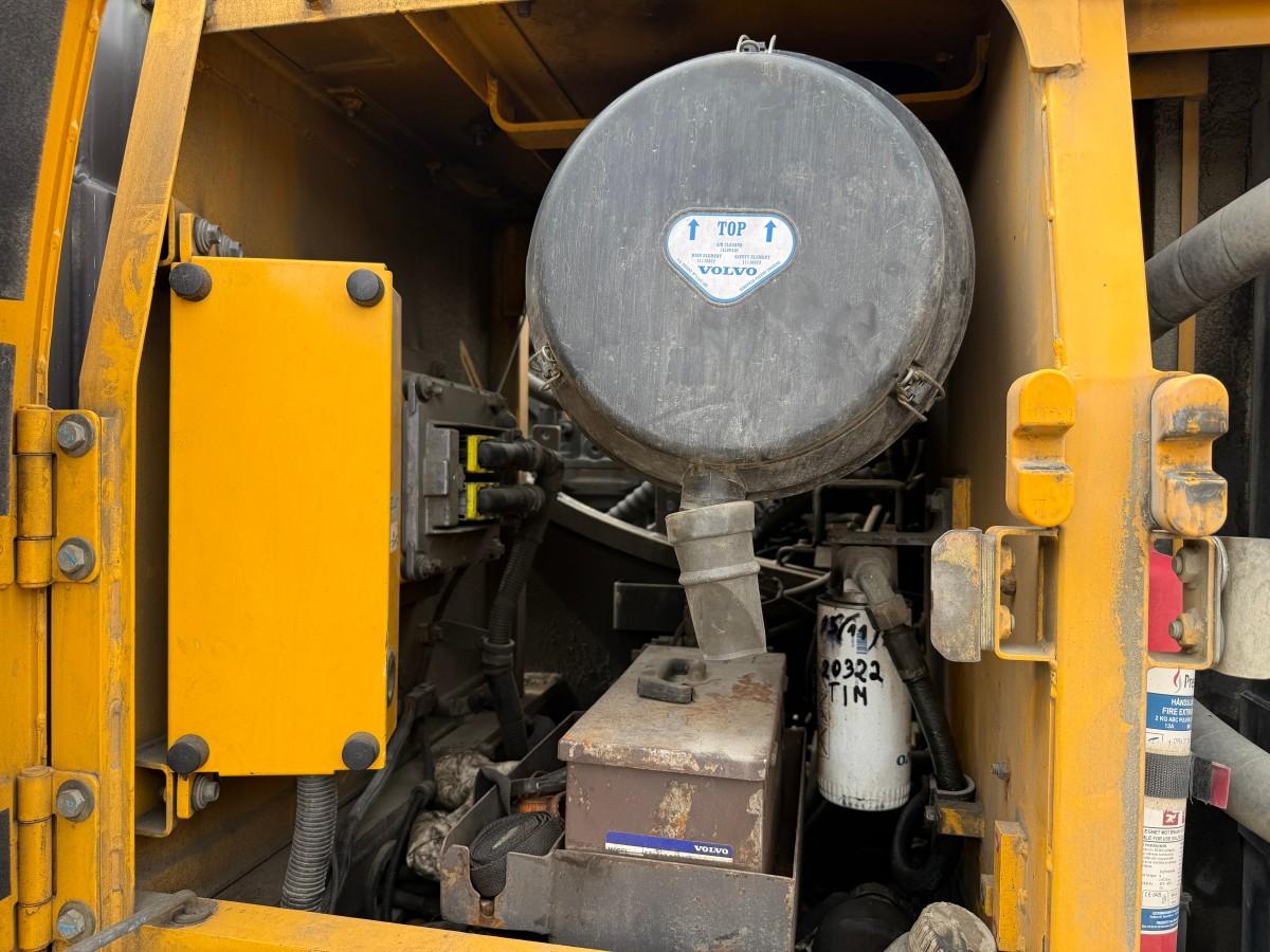 2010 Volvo EC290CL m/HK-feste og graveskuffe