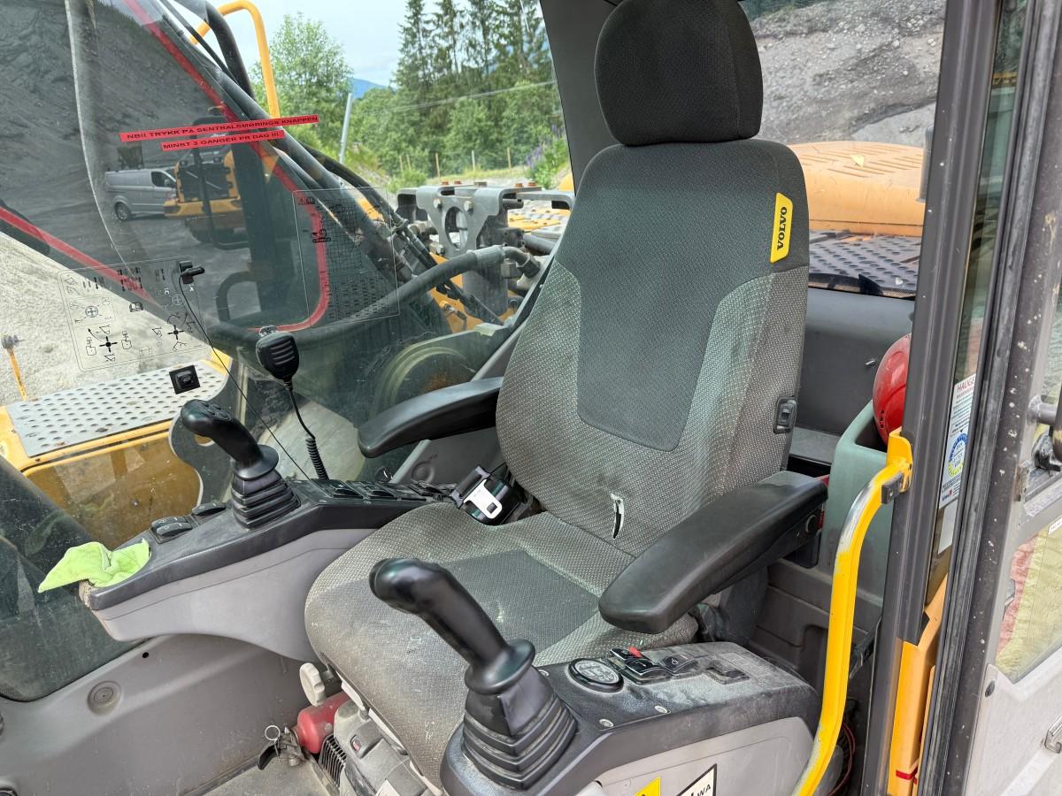 2010 Volvo EC290CL m/HK-feste og graveskuffe