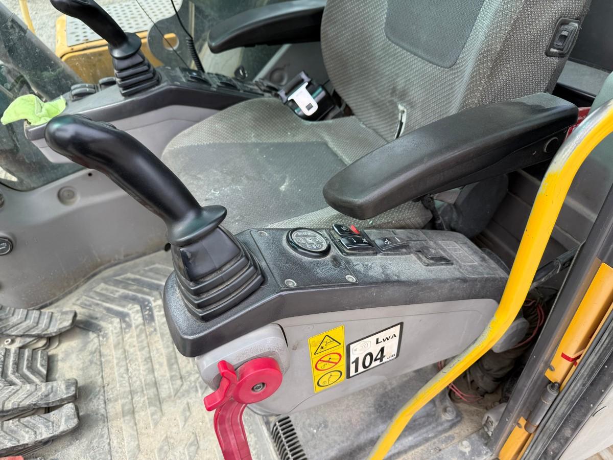 2010 Volvo EC290CL m/HK-feste og graveskuffe