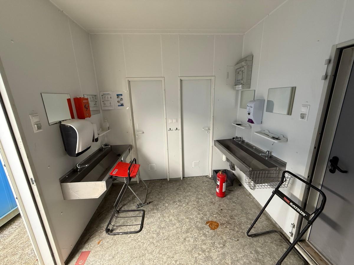 2015 Uniteam garderobe brakke m/WC og dusj