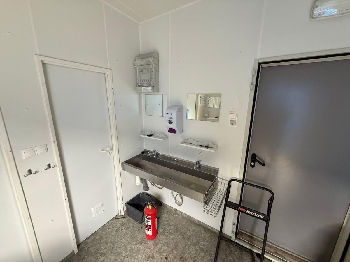 2015 Uniteam garderobe brakke m/WC og dusj