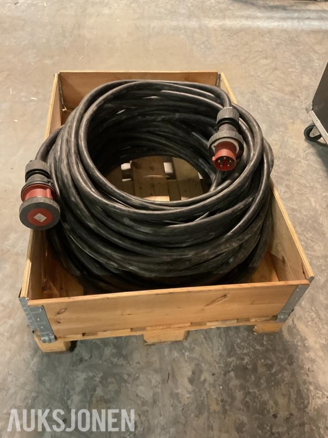 63A SKJØTEKABEL GUMMIKABEL CA 91 METER 400V RØD