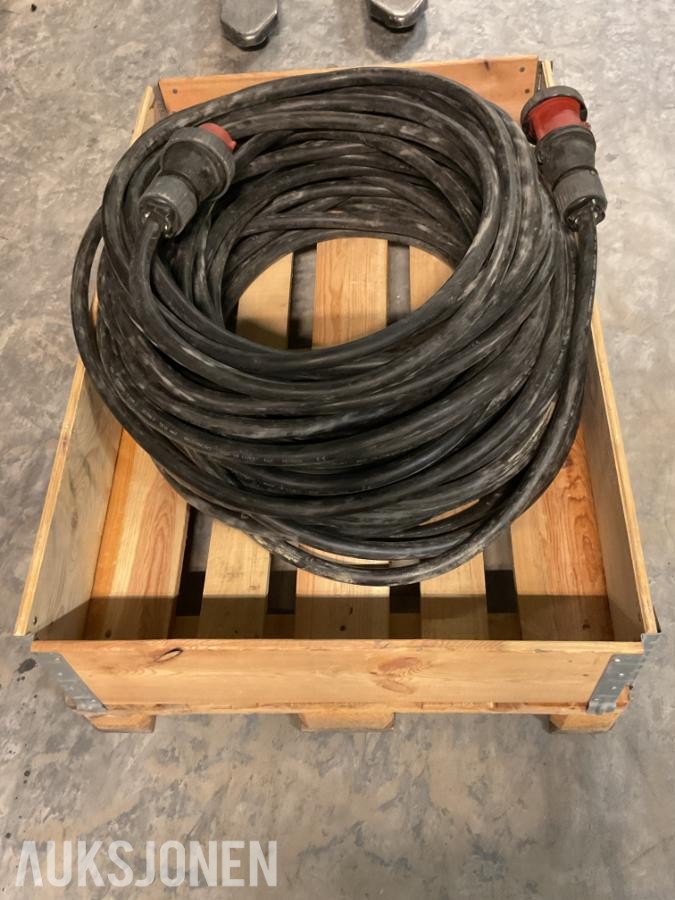 63A SKJØTEKABEL GUMMIKABEL CA 91 METER 400V RØD