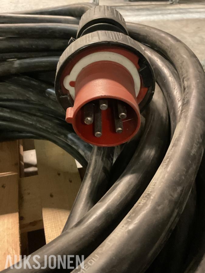 63A SKJØTEKABEL GUMMIKABEL CA 91 METER 400V RØD
