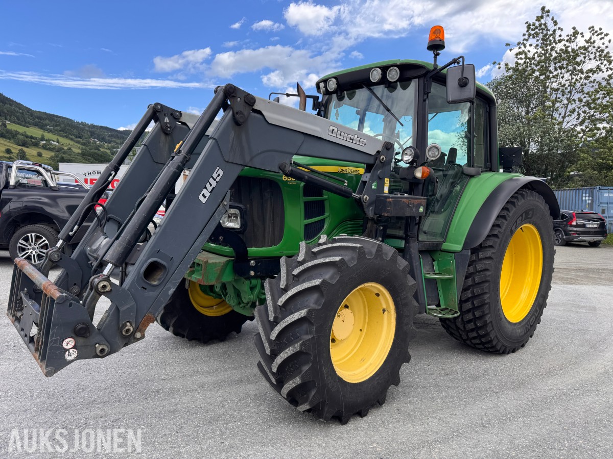 2011 John Deere 6330 Premium med Quicke Q45 laster
