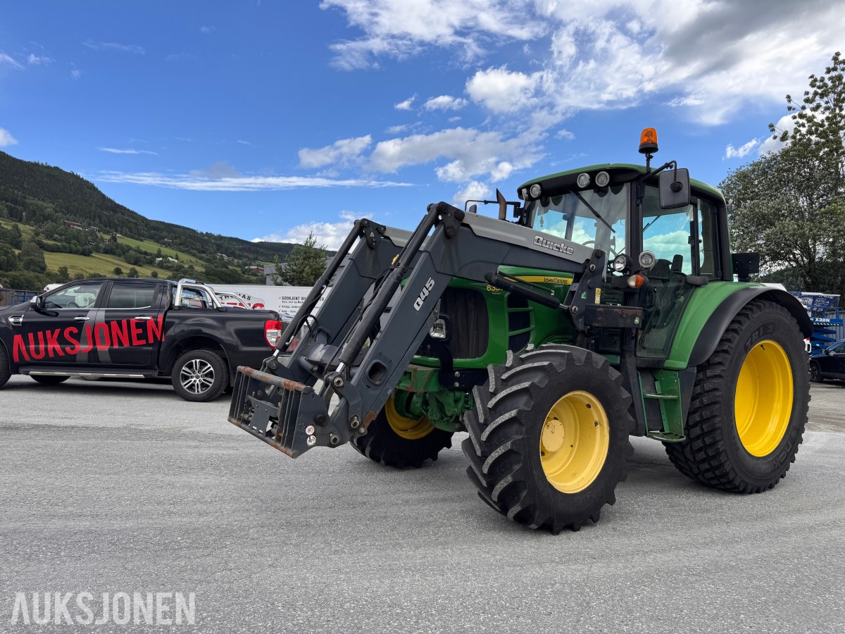 2011 John Deere 6330 Premium med Quicke Q45 laster
