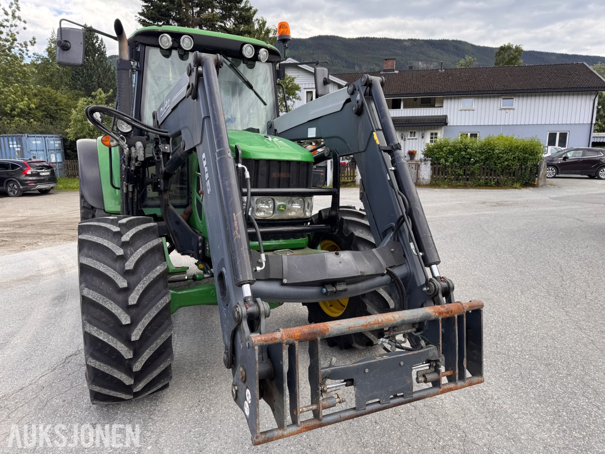 2011 John Deere 6330 Premium med Quicke Q45 laster
