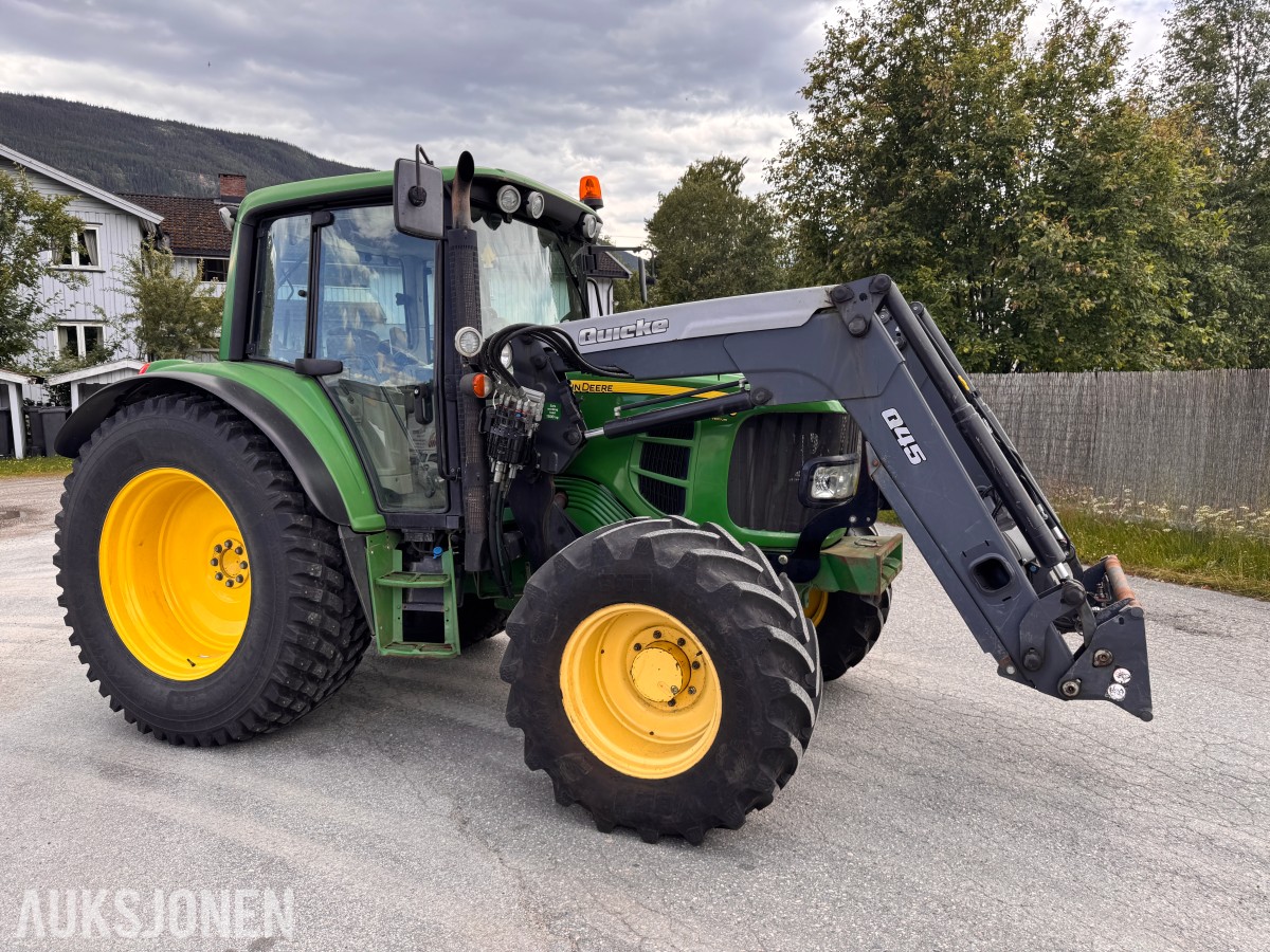2011 John Deere 6330 Premium med Quicke Q45 laster
