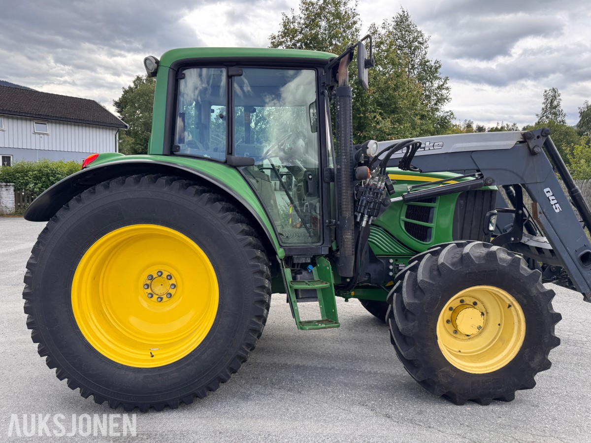 2011 John Deere 6330 Premium med Quicke Q45 laster