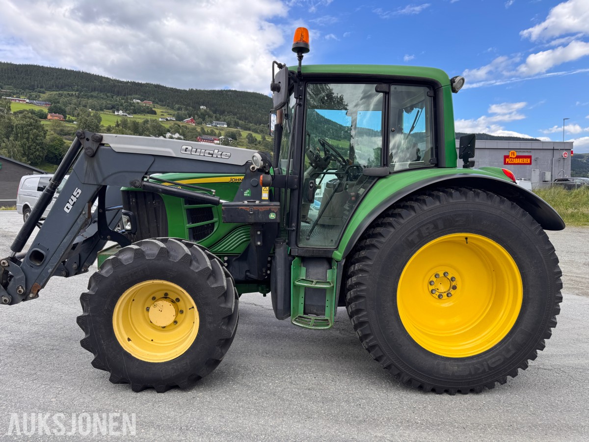 2011 John Deere 6330 Premium med Quicke Q45 laster