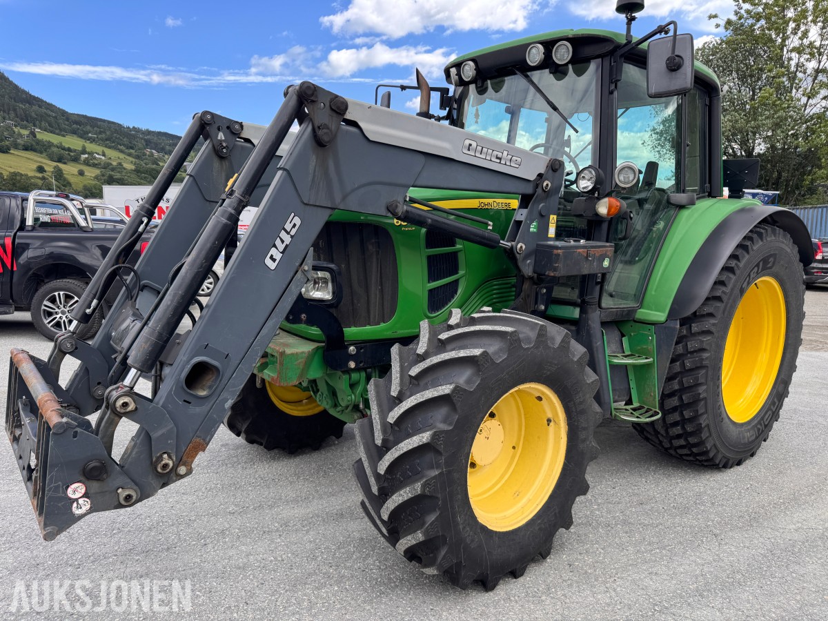 2011 John Deere 6330 Premium med Quicke Q45 laster