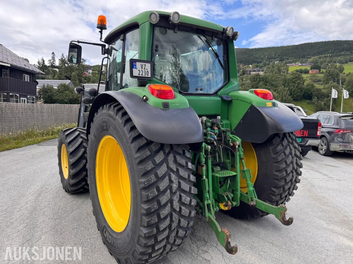 2011 John Deere 6330 Premium med Quicke Q45 laster