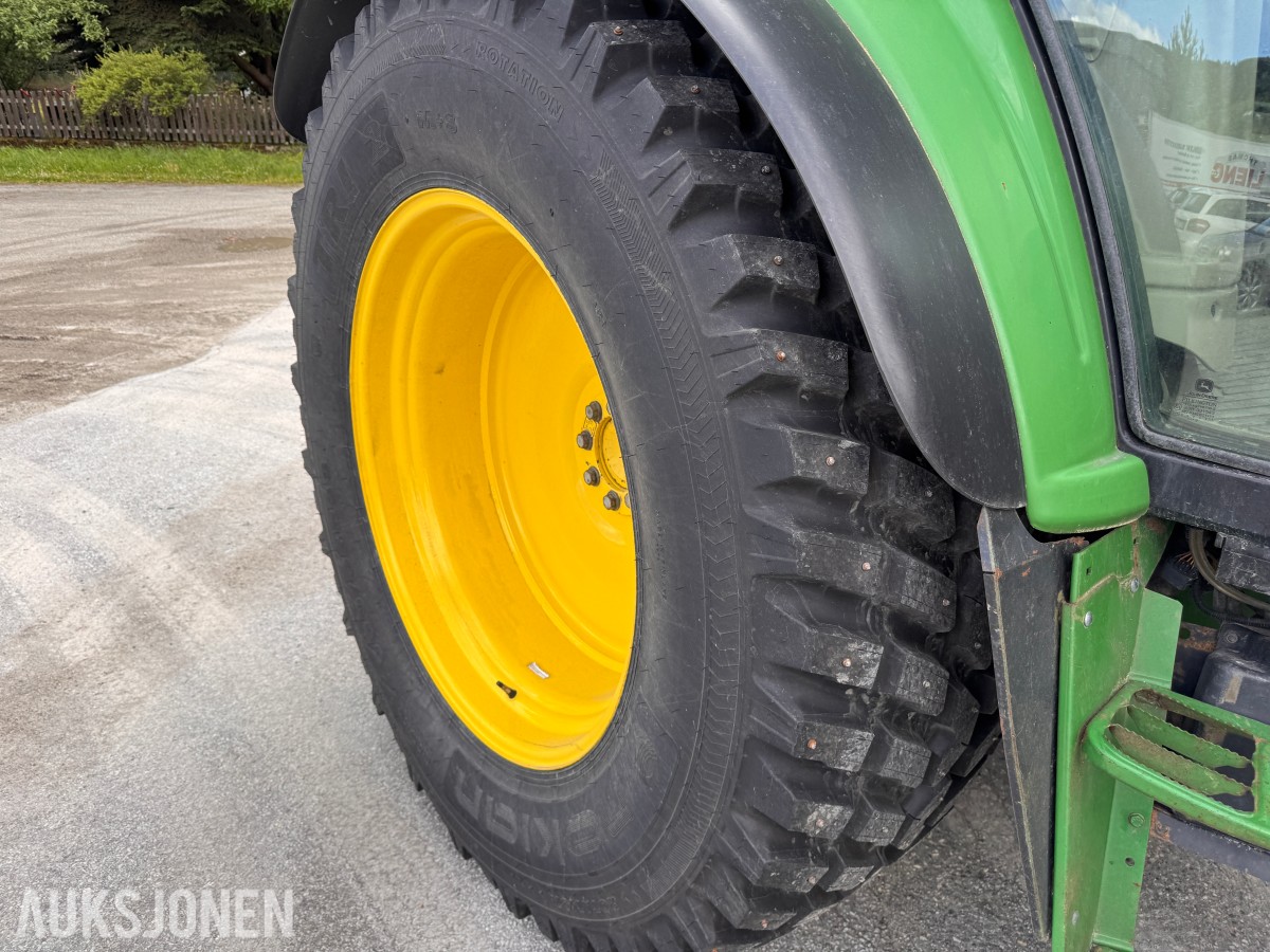 2011 John Deere 6330 Premium med Quicke Q45 laster