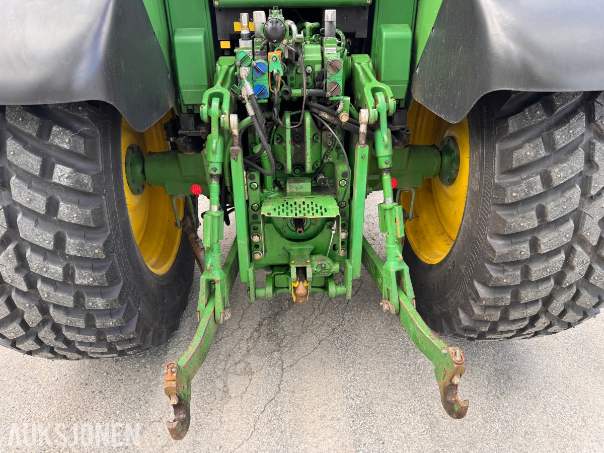 2011 John Deere 6330 Premium med Quicke Q45 laster