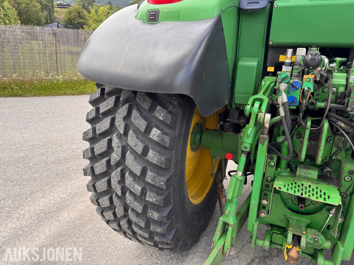 2011 John Deere 6330 Premium med Quicke Q45 laster