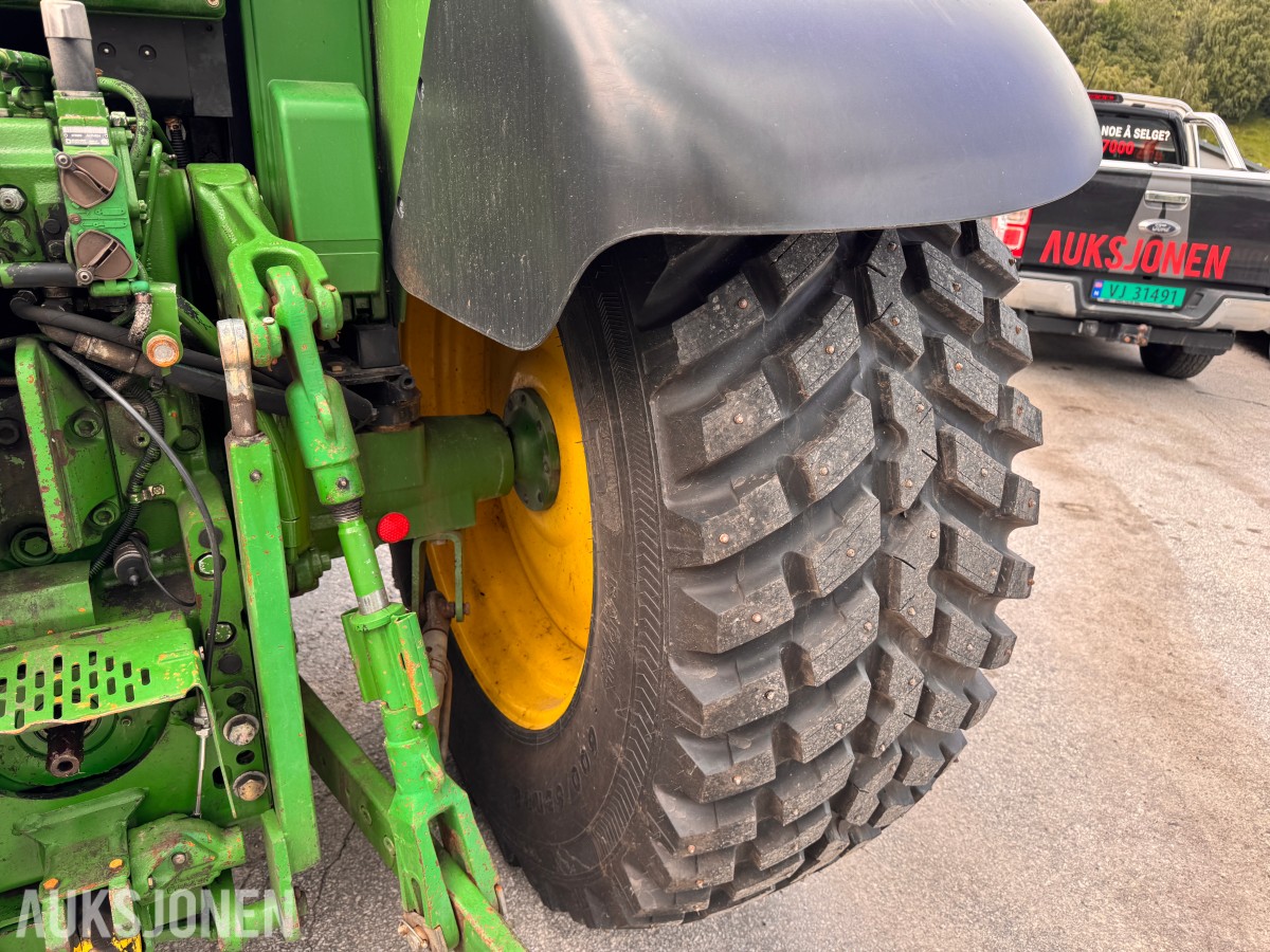2011 John Deere 6330 Premium med Quicke Q45 laster