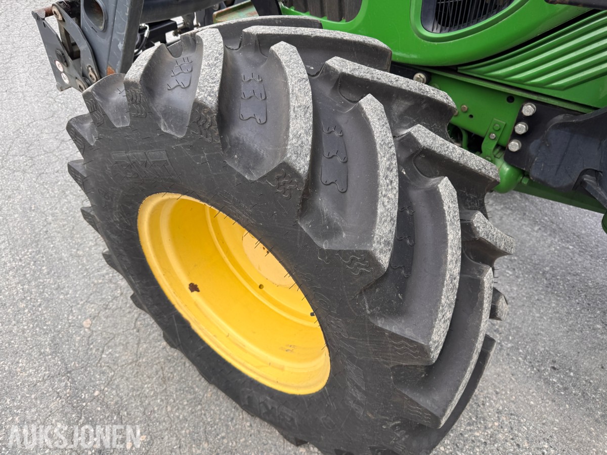 2011 John Deere 6330 Premium med Quicke Q45 laster