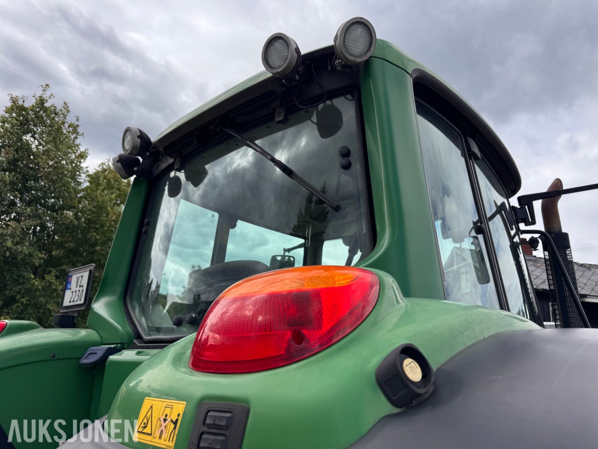 2011 John Deere 6330 Premium med Quicke Q45 laster