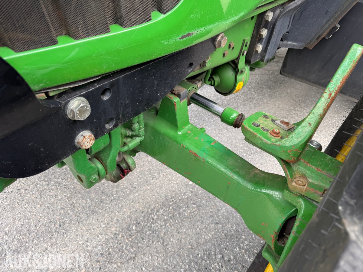 2011 John Deere 6330 Premium med Quicke Q45 laster