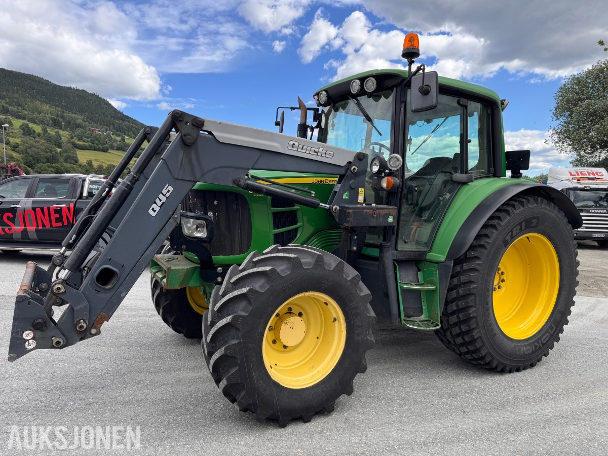 2011 John Deere 6330 Premium med Quicke Q45 laster