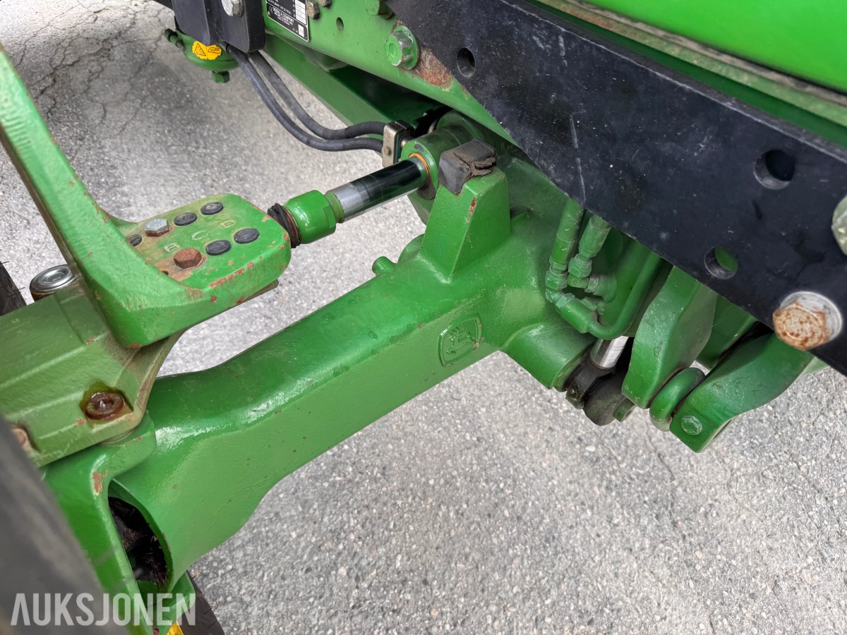 2011 John Deere 6330 Premium med Quicke Q45 laster