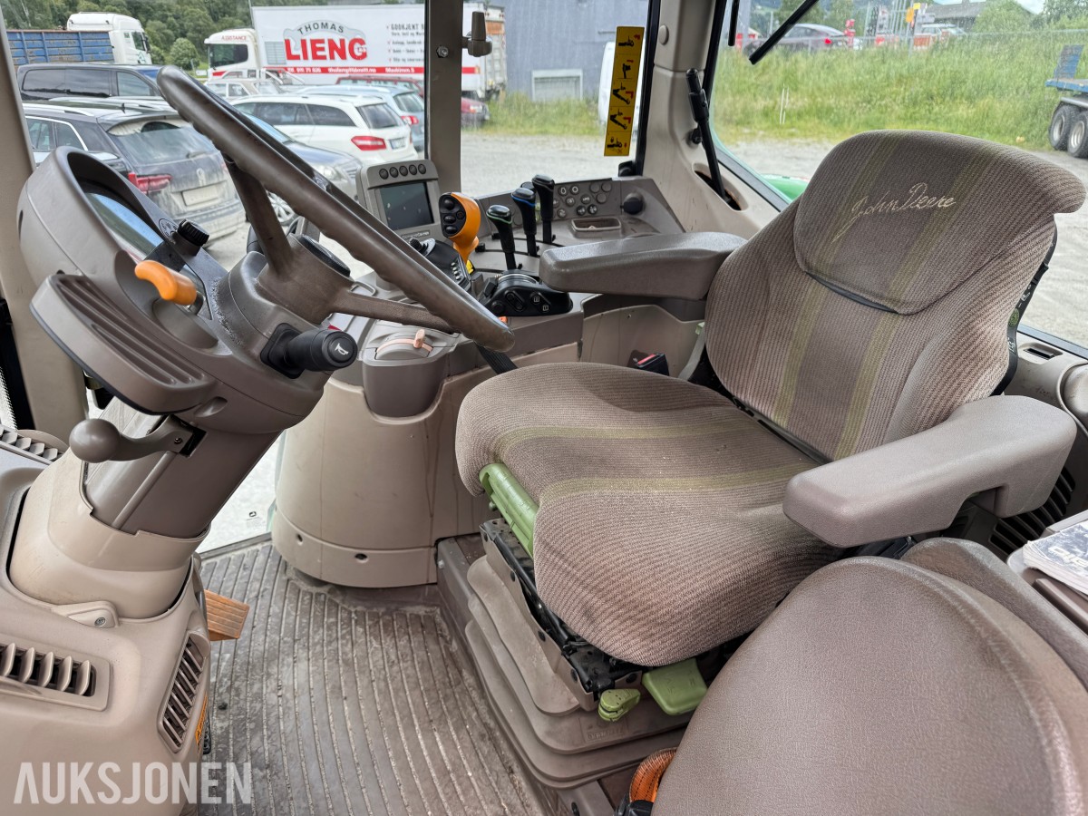 2011 John Deere 6330 Premium med Quicke Q45 laster