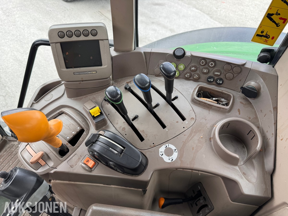 2011 John Deere 6330 Premium med Quicke Q45 laster