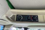 2011 John Deere 6330 Premium med Quicke Q45 laster