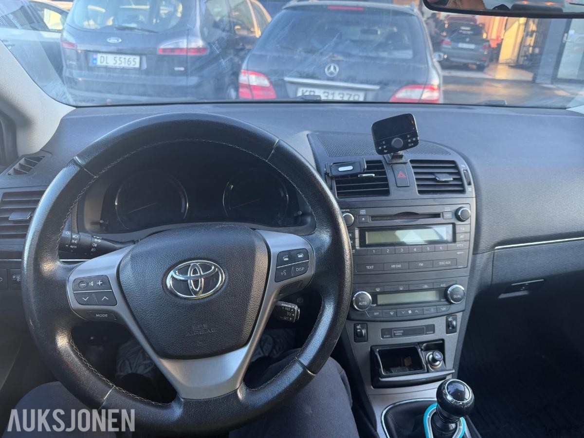 2009 Toyota Avensis 2.0D 126hk Manuell 174890 km