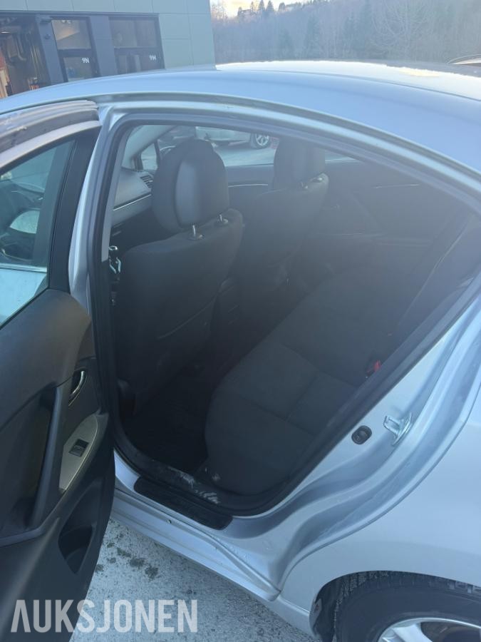 2009 Toyota Avensis 2.0D 126hk Manuell 174890 km