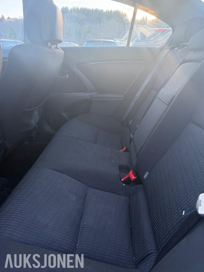 2009 Toyota Avensis 2.0D 126hk Manuell 174890 km