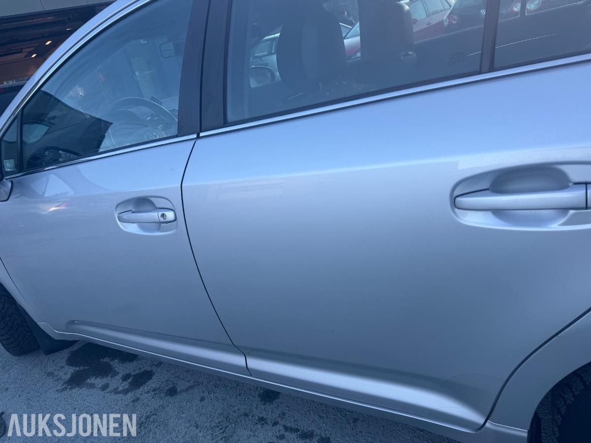 2009 Toyota Avensis 2.0D 126hk Manuell 174890 km