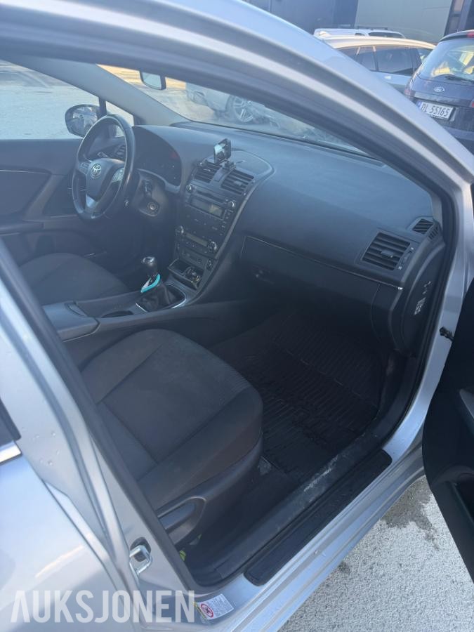 2009 Toyota Avensis 2.0D 126hk Manuell 174890 km